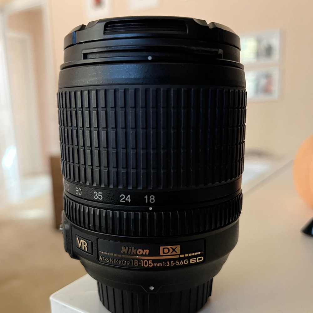 Nikon DX AF-S NIKKOR 18-105mm 1:3.5-5:6 G ED Lens